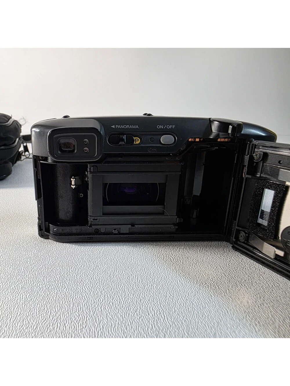 Minolta Freedom Zoom 140EX Panorama Date 38-140 Macro 35mm Camera W/Case READ